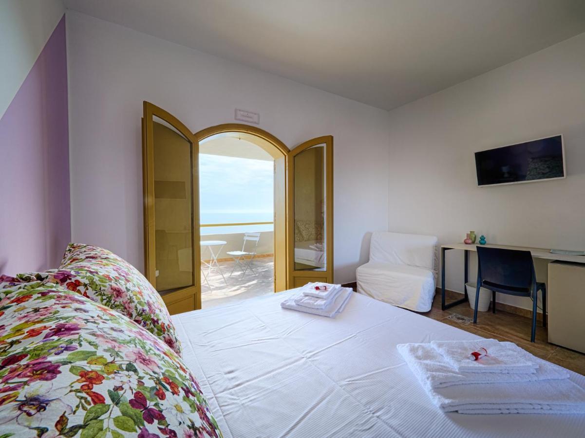 Il Varo A Mare Punta Braccetto Exterior foto